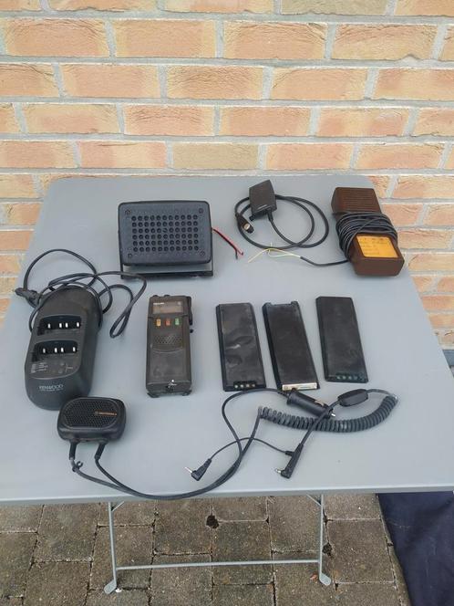 Beau lot objets radio batteries interphone Gendarmerie Belge, Collections, Objets militaires | Général, Gendarmerie, Enlèvement ou Envoi