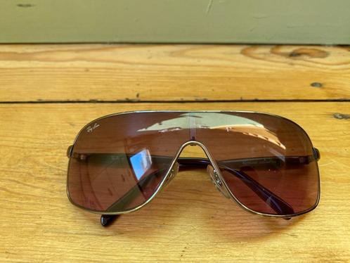 Kinderzonnebril Ray-Ban, paars, gebruikt maar in goede staat, Kinderen en Baby's, Kindermode-accessoires, Gebruikt, Ophalen of Verzenden