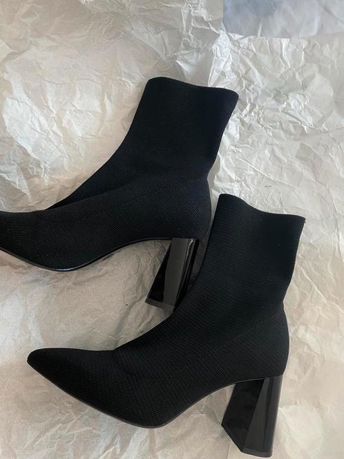 Zwarte stoffen enkellaarsjes met hak ZARA – maat 36, Kleding | Dames, Schoenen, Zo goed als nieuw, Ophalen