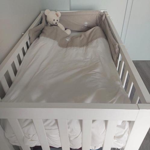 Prachtig Wit Baby bedje met matras, Kinderen en Baby's, Babywiegjes en Ledikanten, Gebruikt, Ledikant, Ophalen
