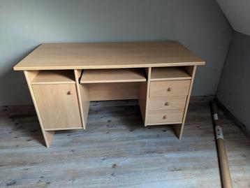 Bureau  beschikbaar voor biedingen
