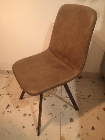 2 stoelen  disponible aux enchères