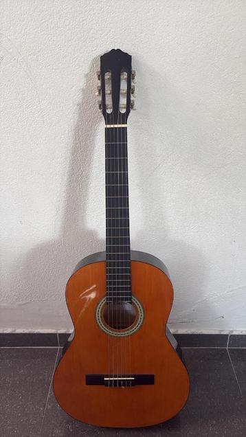 Klassieke gitaar beschikbaar voor biedingen