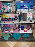 LOL poppenhuis (grote versie) met 11 figuurtjes, Kinderen en Baby's, Speelgoed | Poppenhuizen, Ophalen, Zo goed als nieuw, Poppenhuis
