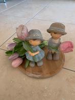 Koppel kindjes met tulpen, Huis en Inrichting, Woonaccessoires | Kunstplanten en Kunstbloemen, Ophalen of Verzenden, Nieuw