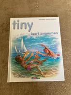 Boek: Tiny leert zwemmen. Gijs Haag en Marcel Marlier 21 blz, Livres, Livres pour enfants | Jeunesse | Moins de 10 ans, Comme neuf