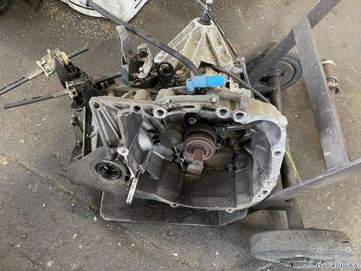 Versnellingsbak Renault Clio 1.2 16V bouwjaar 2009, Auto-onderdelen, Transmissie en Toebehoren, Renault, Gebruikt, Ophalen of Verzenden