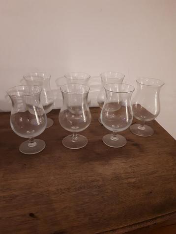 7 verres en forme de tulipe, Enlèvement ou Envoi, Comme neuf