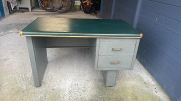 Ancien bureau acier industriel des années 1960 tds sclessin beschikbaar voor biedingen