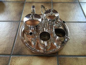 Verzilverde set beschikbaar voor biedingen