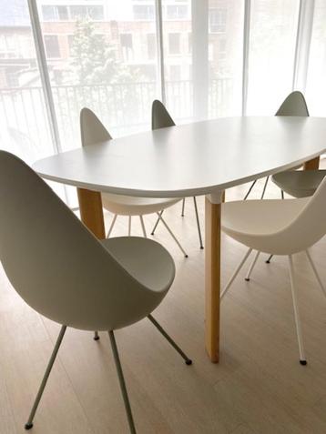 Eettafel en stoelen Friz Hansen beschikbaar voor biedingen