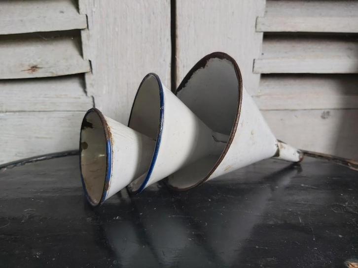 Setje van 3 in elkaar passende emaille trechtertjes, Antiquités & Art, Antiquités | Email, Enlèvement ou Envoi