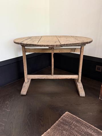 Vigneron tafel beschikbaar voor biedingen