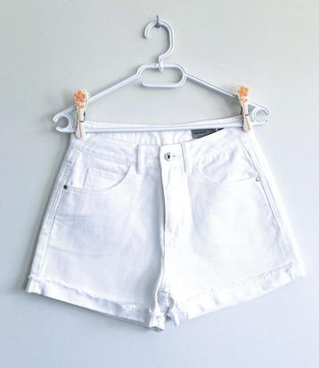 SHORT - VERO MODA - hoge taille - SPIJKERSTOF - JEANS - S beschikbaar voor biedingen