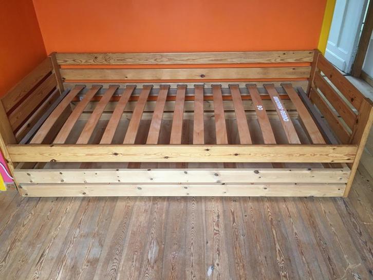 Massief houten eenpersoonsbed (grenen hout) met extra schuif, Huis en Inrichting, Slaapkamer | Bedden, Gebruikt, Eenpersoons, 90 cm