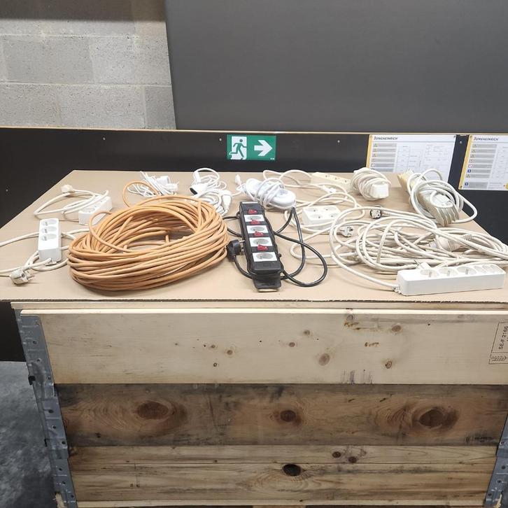 Verlengsnoeren, Bricolage & Construction, Électricité & Câbles, Utilisé, Autres types, Enlèvement ou Envoi