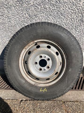 Stalen velgen + winterbanden 225/ 70 / R 15 /  beschikbaar voor biedingen