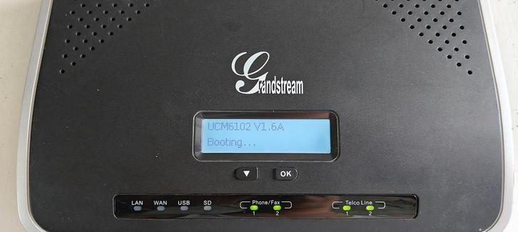 VOIP PBX telefooncentrale Grandstream UCM6102, Telecommunicatie, Datacommunicatie en VoIP, Gebruikt, Ophalen of Verzenden