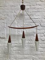 vintage hanglamp teak en glas, Gebruikt, Glas, 50 tot 75 cm, Ophalen