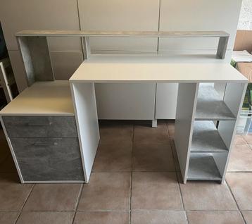 Bureau beschikbaar voor biedingen