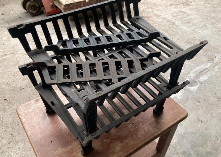 6 gietijzeren haardroosters + vuurstenen (nieuw), Doe-het-zelf en Bouw, Verwarming en Radiatoren, Nieuw, Ophalen