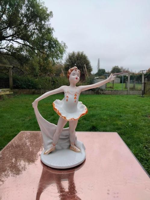 Vintage beeld porselein ballerina Oost-Europa, Antiquités & Art, Art | Sculptures & Bois, Enlèvement ou Envoi