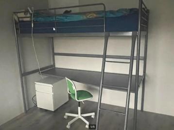 hoogslaper Ikea Svarta met bureau beschikbaar voor biedingen
