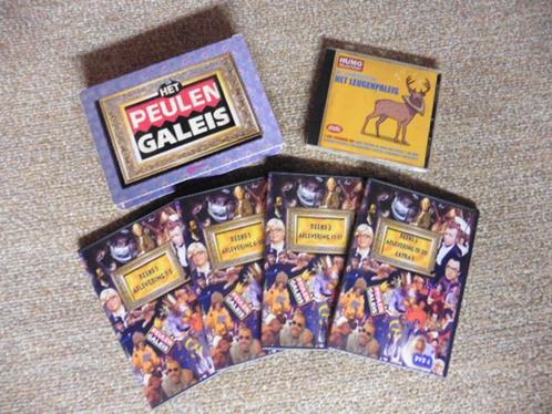 Peulengaleis Compleet (4 dvd Box) + cd Leugenpaleis, CD & DVD, DVD | Cabaret & Sketchs, Utilisé, Programmes TV ou Sketchs, À partir de 12 ans