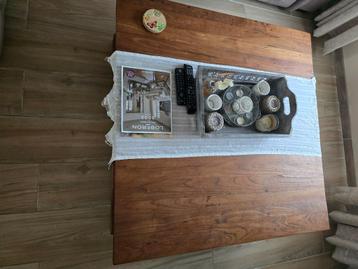 Zware kwaliteits teaken vol houten Salontafel  beschikbaar voor biedingen
