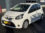 Toyota Aygo 1.0 VVT-i Now, airco, Auto's, Toyota, Voorwielaandrijving, Emergency brake assist, Wit, Handgeschakeld