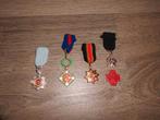 lot de 4 petites mini anciennes medailles militaire, Enlèvement ou Envoi