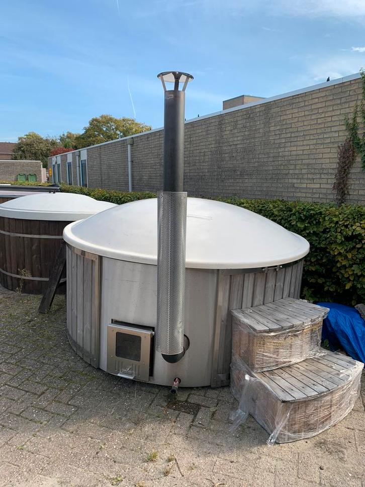 Hottub | XXL | interne kachel RVS | bubbelsysteem | LED |, Tuin en Terras, Zwembad-toebehoren, Zo goed als nieuw, Verlichting
