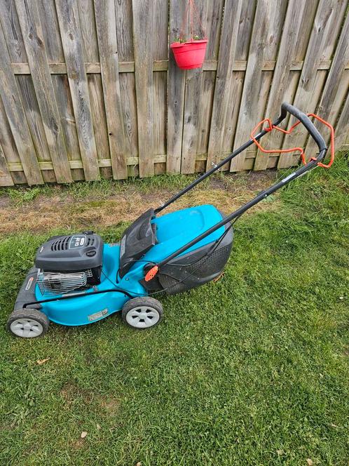 Benzine grasmaaier Gardena zelftreker Maaibreedte 46 cm, Tuin en Terras, Grasmaaiers, Gebruikt, Opvangbak, Ophalen