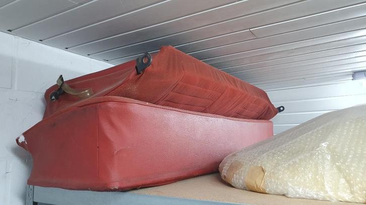 VW Kever 1303 achterbank – rode stof, Auto-onderdelen, Interieur en Bekleding, Oldtimer onderdelen, Volkswagen, Gebruikt, Ophalen