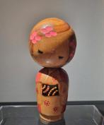Spirit of Peach Blossoms kokeshi van Miyashita Hajime, Verzenden