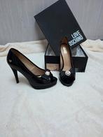 Hakken Love Moschino 39, Pumps, Zwart, Zo goed als nieuw, Moschino