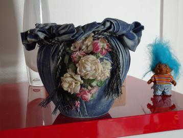 Prachtige pot voor bloemen - Uit jaren '80 - In Jeansstof beschikbaar voor biedingen