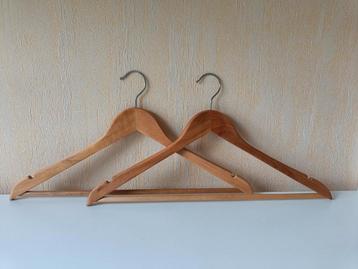 Stevige houten kledinghangers 