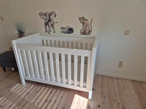 Babybed te koop regio brugge, Kinderen en Baby's, Kinderkamer | Complete kinderkamers, Zo goed als nieuw, Ophalen of Verzenden