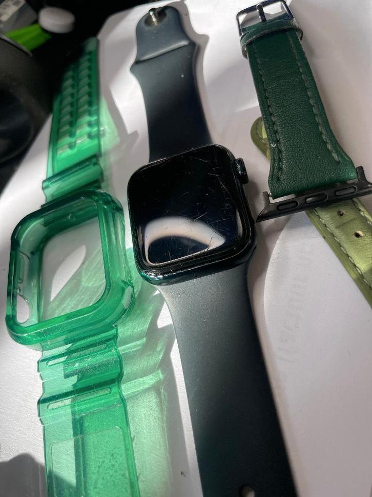 Apple Watch SE 2 (2nd Generation) 40mm ⌚️👌, Bijoux, Sacs & Beauté, Montres connectées, Comme neuf, iOS, Noir, Distance, Bandage calorique