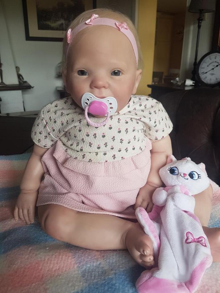 Reborn meisje., Verzamelen, Poppen, Zo goed als nieuw, Ophalen of Verzenden