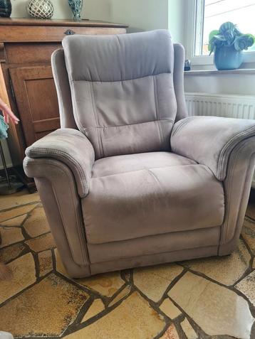 Haut fauteuil  disponible aux enchères