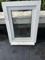 Kunststof Kozijn – Draaikiep incl. vliegenraam 57/80cm, Doe-het-zelf en Bouw, Raamkozijnen en Schuifdeuren, Ophalen, Kunststof