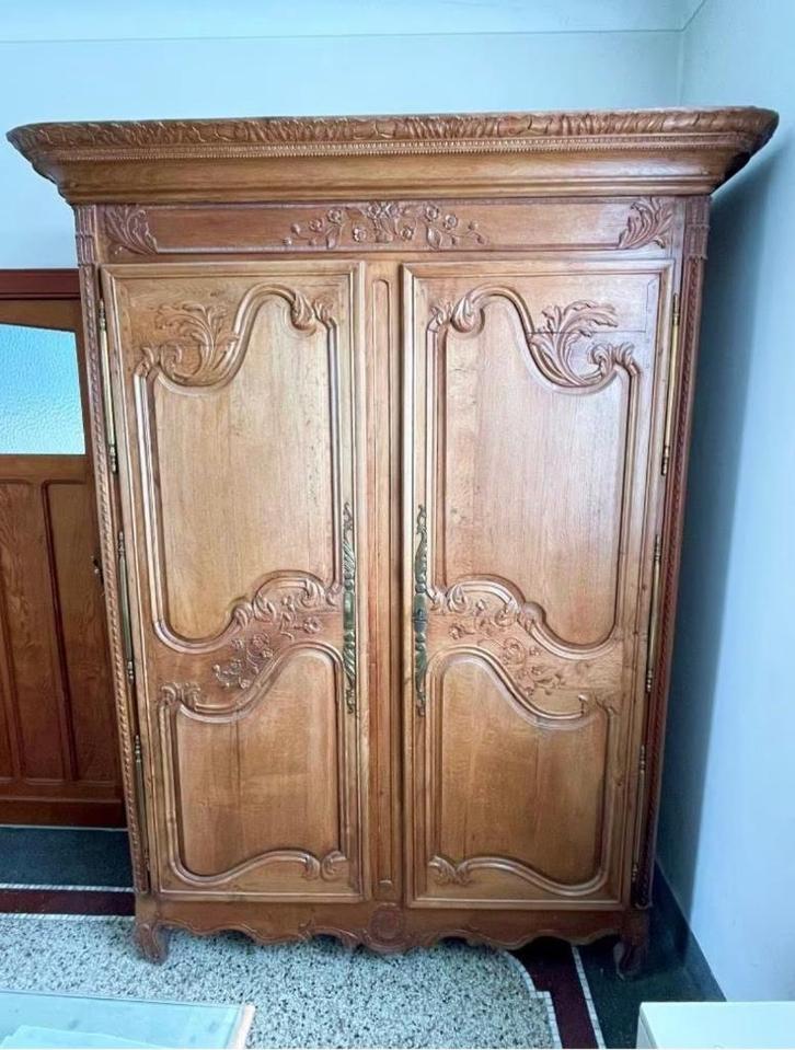 Normandische bruidskast Louis XV (periode 1740), Antiek en Kunst, Antiek | Meubels | Kasten, Ophalen