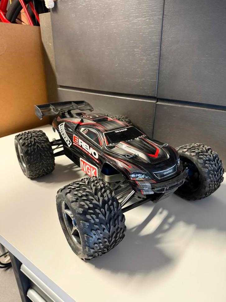 Traxxas E-Revo Brushless 1/10 RC, Hobby en Vrije tijd, Modelbouw | Radiografisch | Auto's, Gebruikt, Auto offroad, Elektro, Schaal 1:10