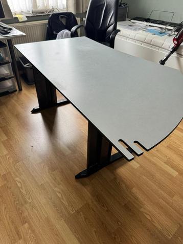 bureau beschikbaar voor biedingen