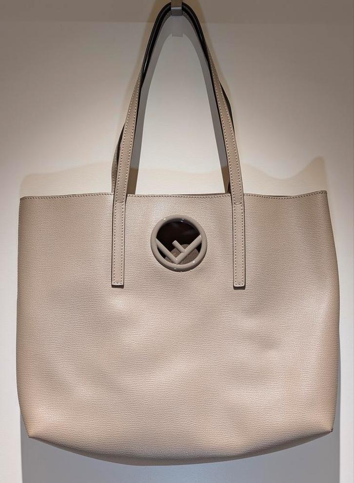 Fendi handtas Absoluut NIEUW, Handtassen en Accessoires, Tassen | Damestassen, Nieuw, Handtas, Beige, Ophalen of Verzenden