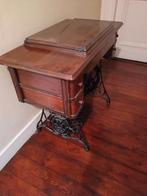 Antieke naaimachine SINGER, Ophalen