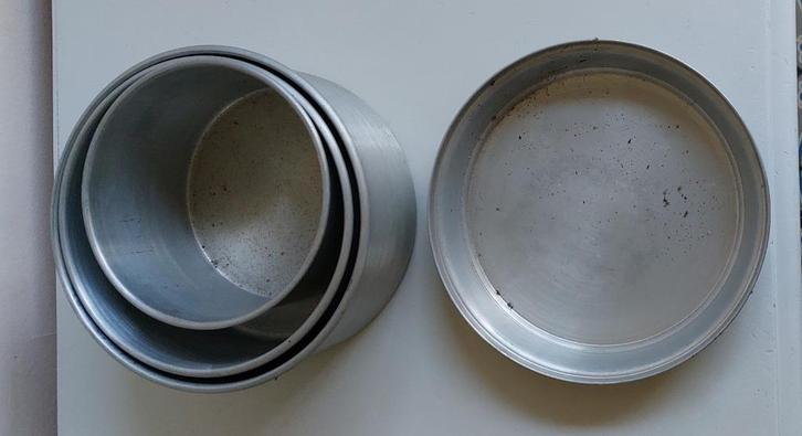 Trois casseroles emboîtables en aluminium pour le camping, Caravanes & Camping, Accessoires de camping, Utilisé, Enlèvement ou Envoi