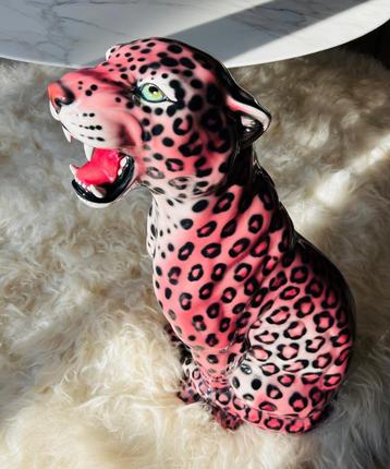 Magnifique statue en céramique représentant un jaguar agress